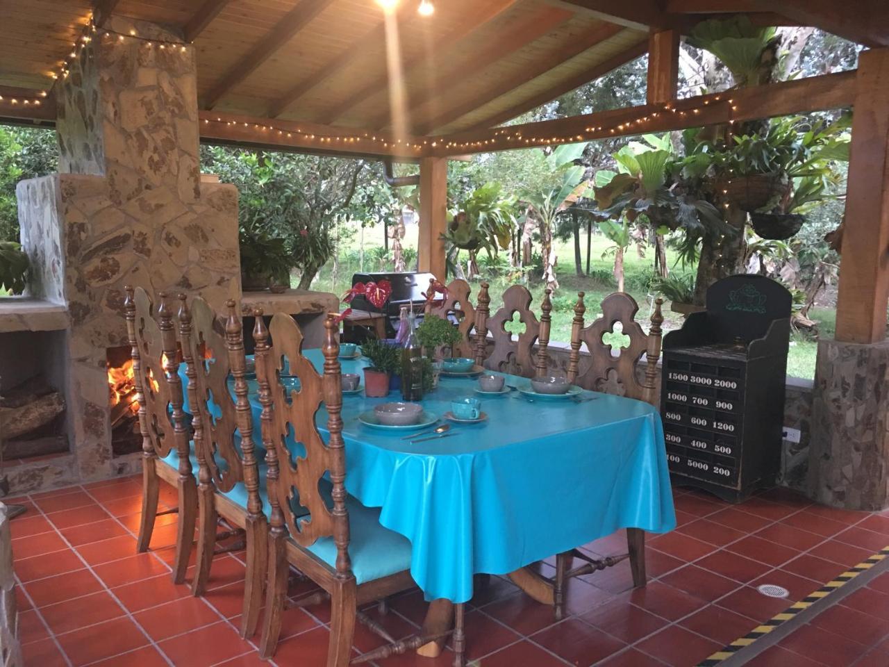 La Casa De Piedra Βίλα Guatapé Εξωτερικό φωτογραφία